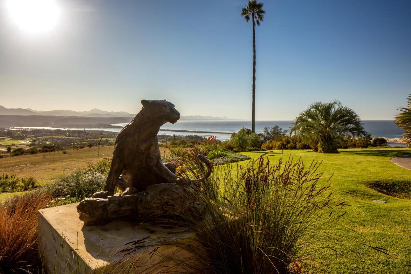 Sky Villa Boutique Hotel By Raw Africa Collection Plettenberg Bay Ngoại thất bức ảnh The Bobcat statue at the entrance of the school
