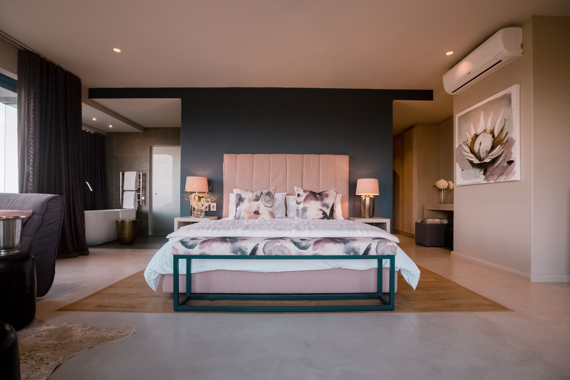 Sky Villa Boutique Hotel By Raw Africa Collection Plettenberg Bay Ngoại thất bức ảnh A bedroom at the Cape Town edition