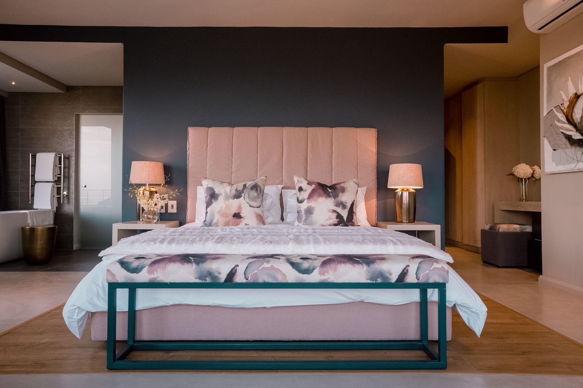 Sky Villa Boutique Hotel By Raw Africa Collection Plettenberg Bay Ngoại thất bức ảnh A bedroom at the Cape Town edition